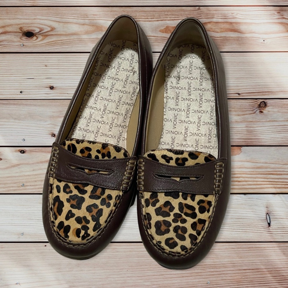 Vionic animal print faux fur loafers Sz 9
